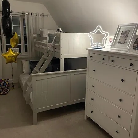 Spacious 5-bed House - Garden Parking & Bbq * Newcastle