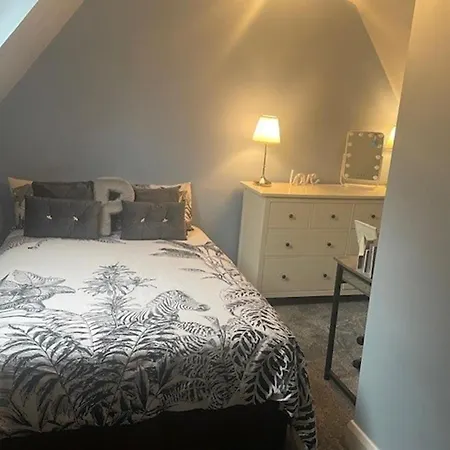 Nyaraló Spacious 5-bed House - Garden Parking & Bbq Newcastle
