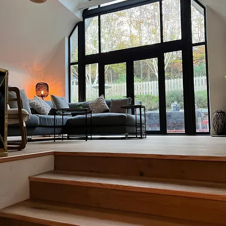 Spacious 5-bed House - Garden Parking & Bbq *