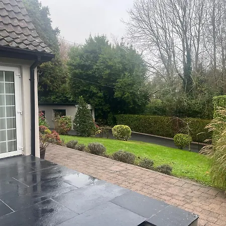 Spacious 5-bed House - Garden Parking & Bbq *